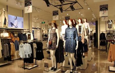 20平米的服裝店,她是怎么做到一天2萬元的?